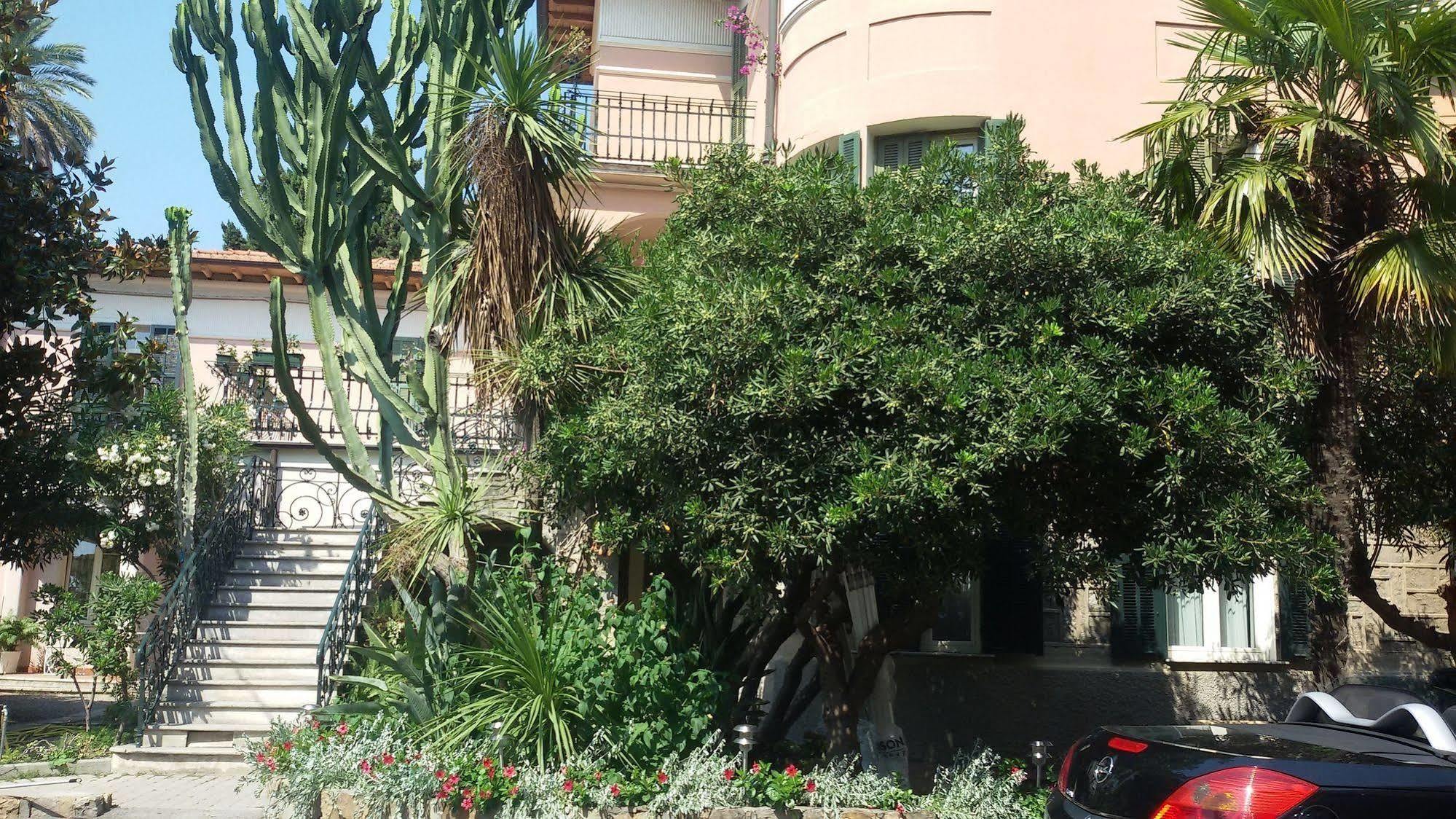 Hotel La Scogliera Bordighera Exteriör bild